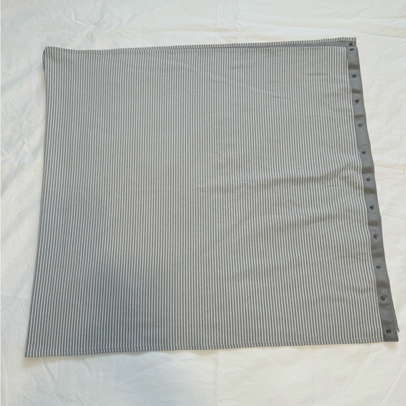 Lululemon Vinyasa Scarf Women’s Gray Striped – Multiway Snap Wrap Yoga Shawl - Picture 2 of 6